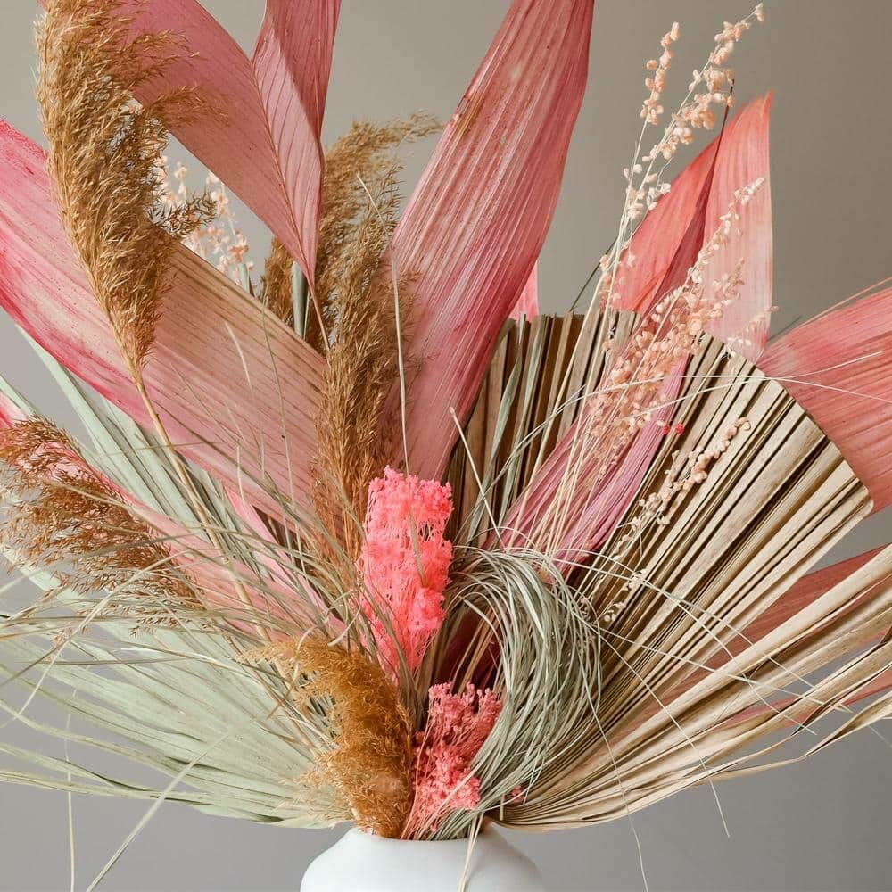 dried flowers in vase